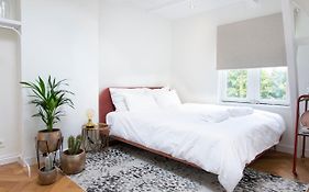 Trendy 2 Bedroom Accommodation On Perfect Location